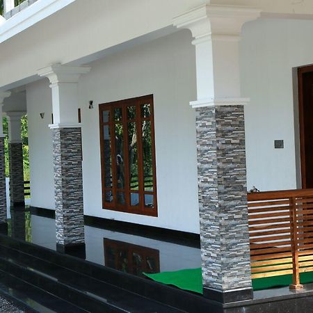 Sri Lakshmi Gardens Hotel Thekkady Exterior photo